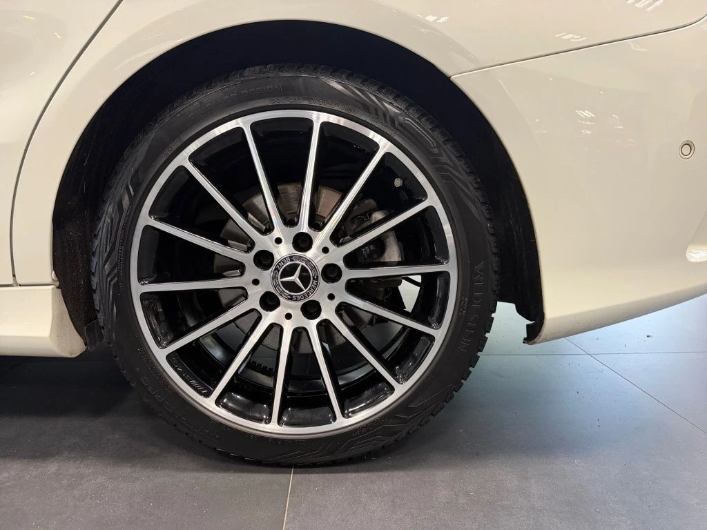 Mercedes-Benz-CLA 180-image-18