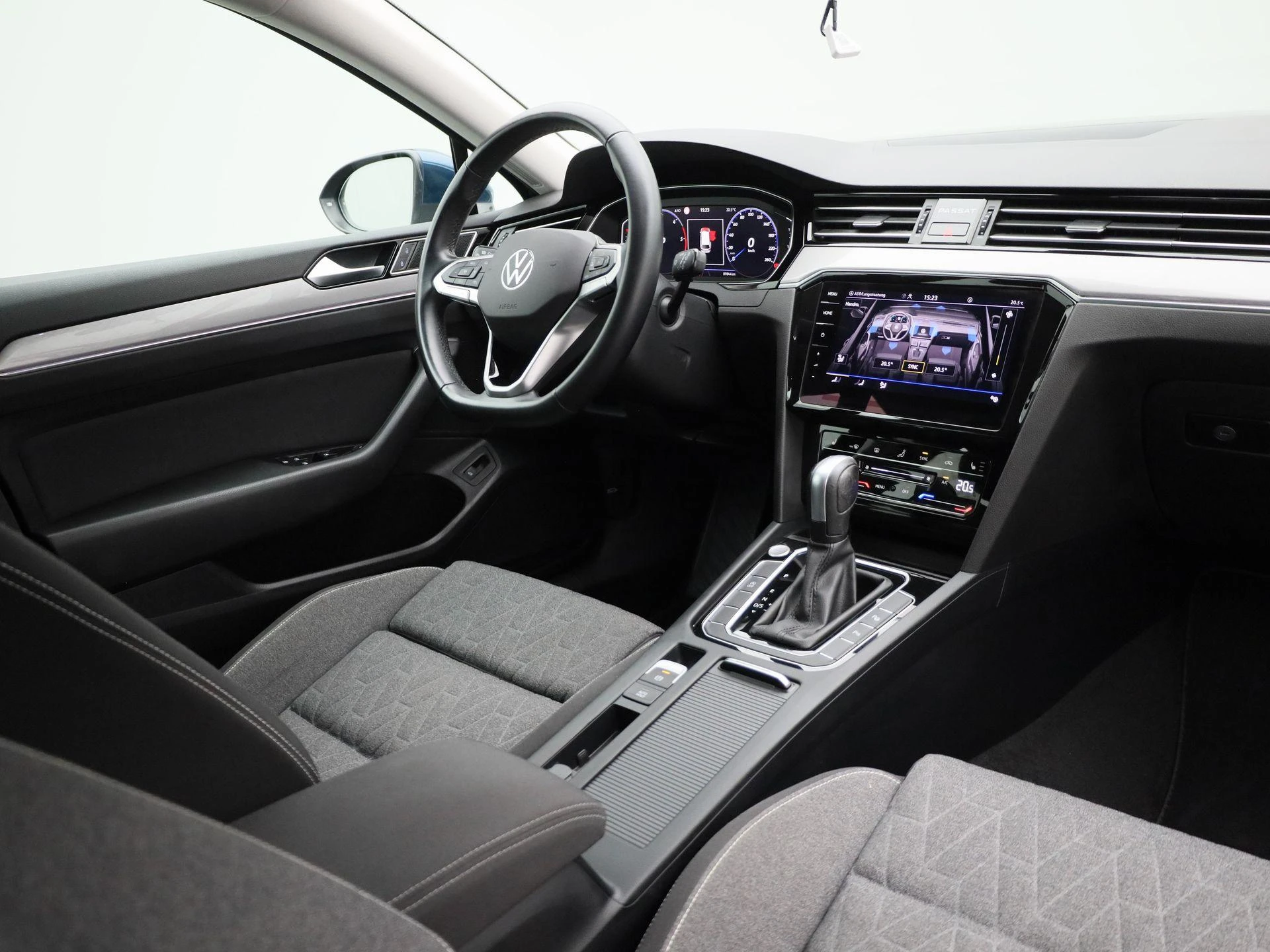Volkswagen-Passat-image-37