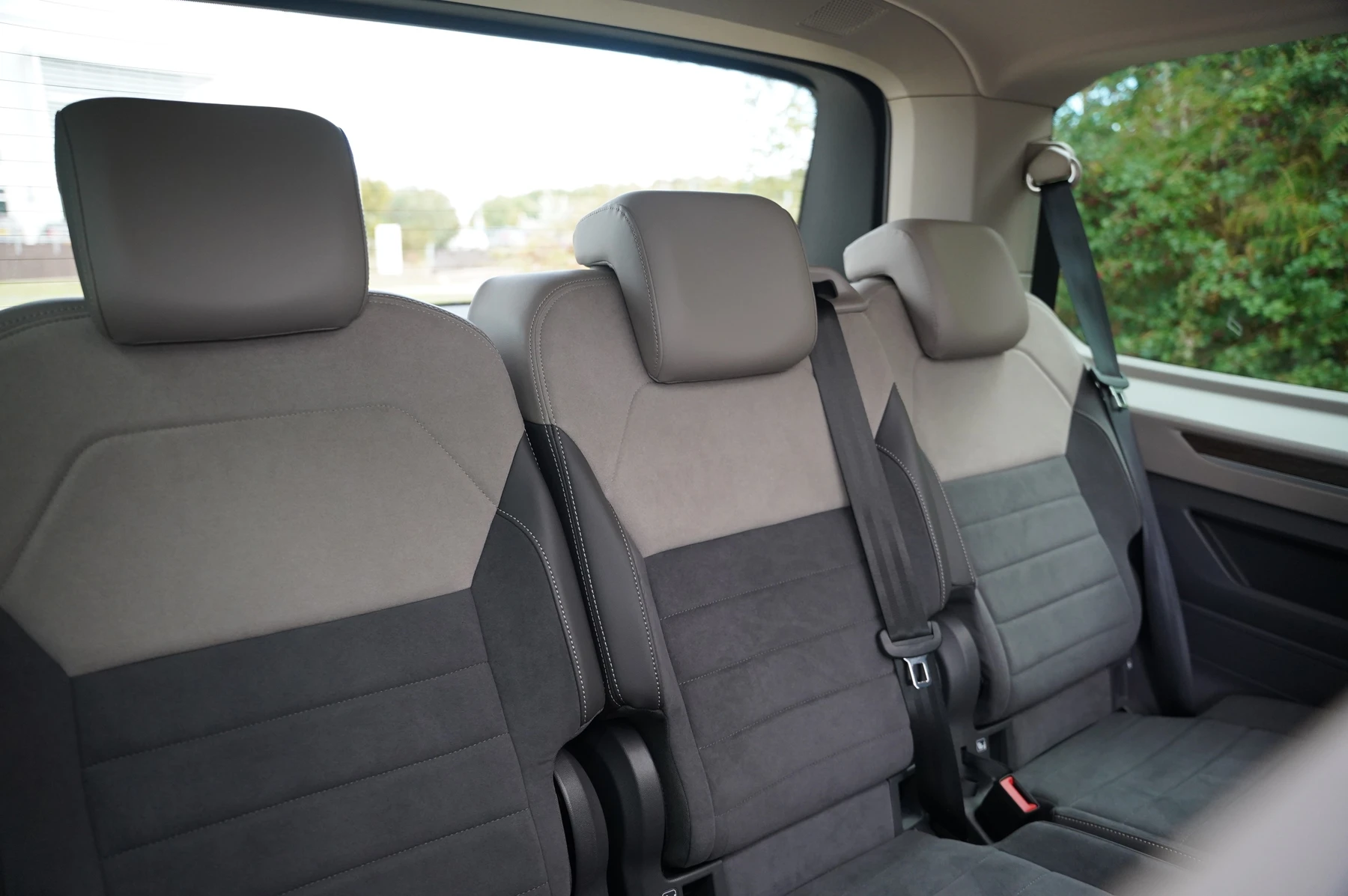 Volkswagen-Multivan-image-27