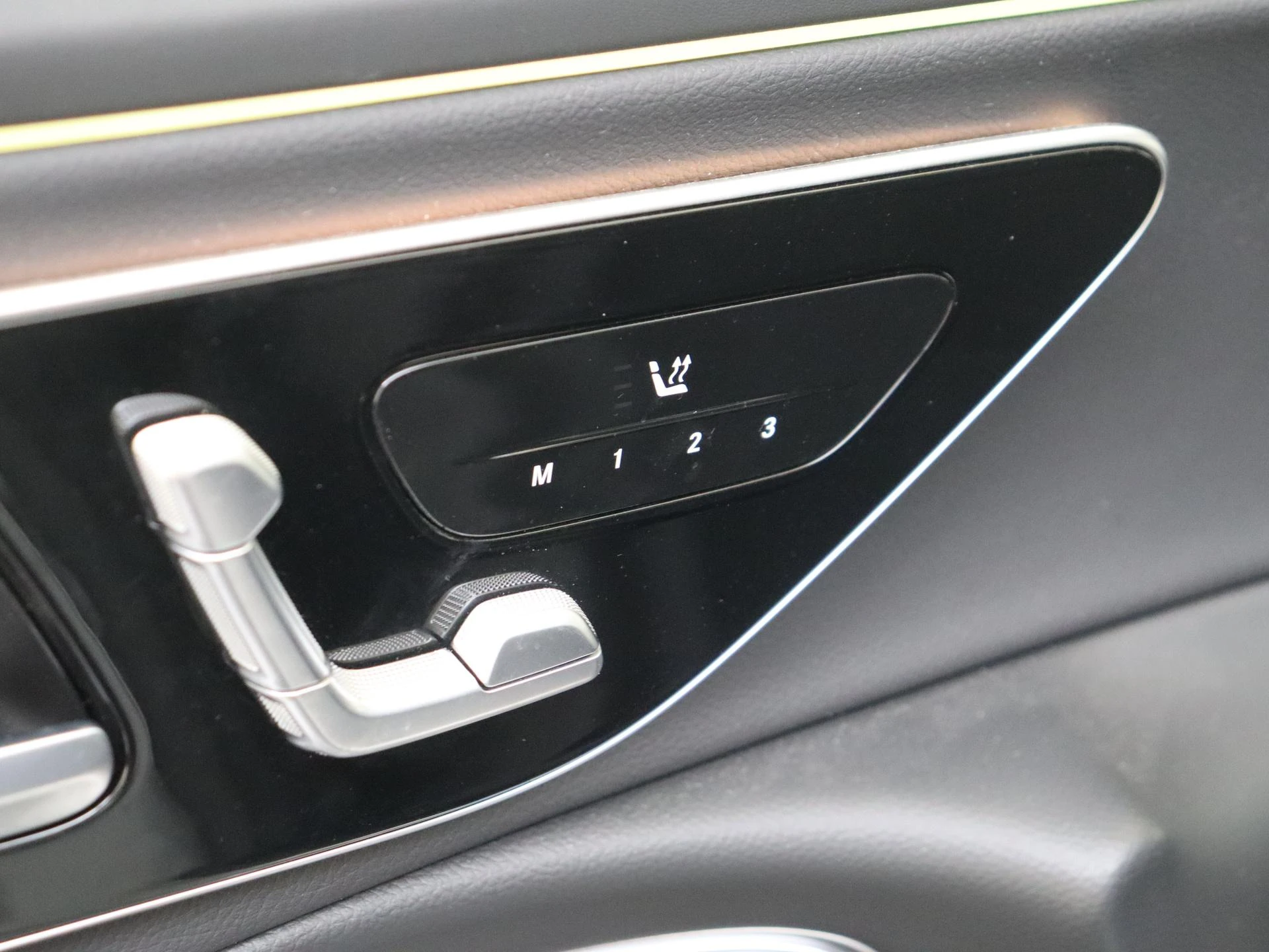 Mercedes-Benz-E-Klasse-image-24