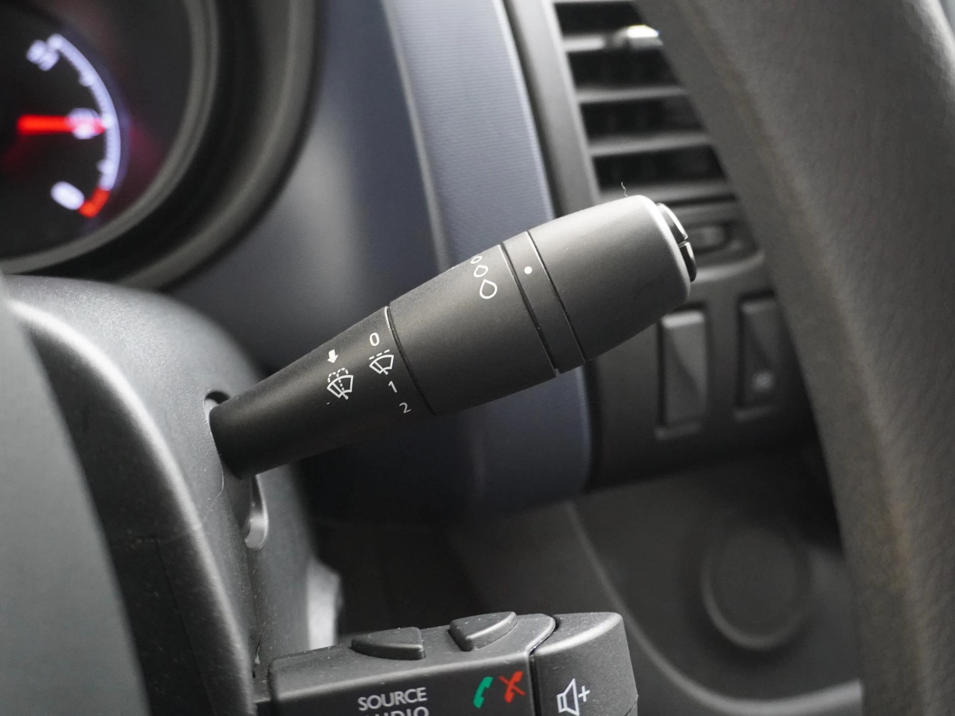 Opel-Vivaro-image-17