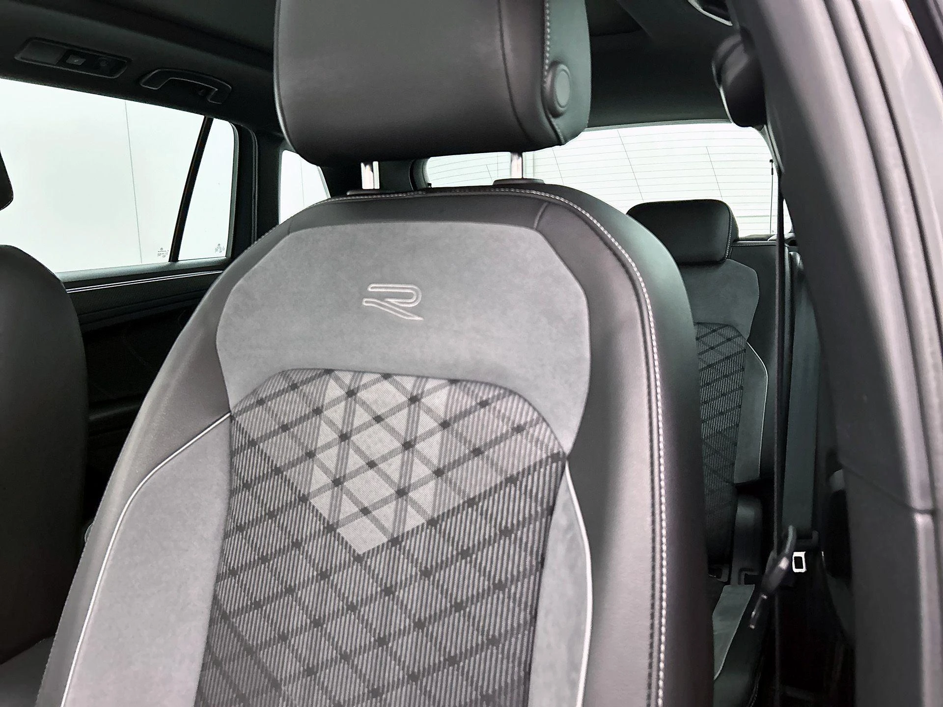 Volkswagen-Tiguan-image-15