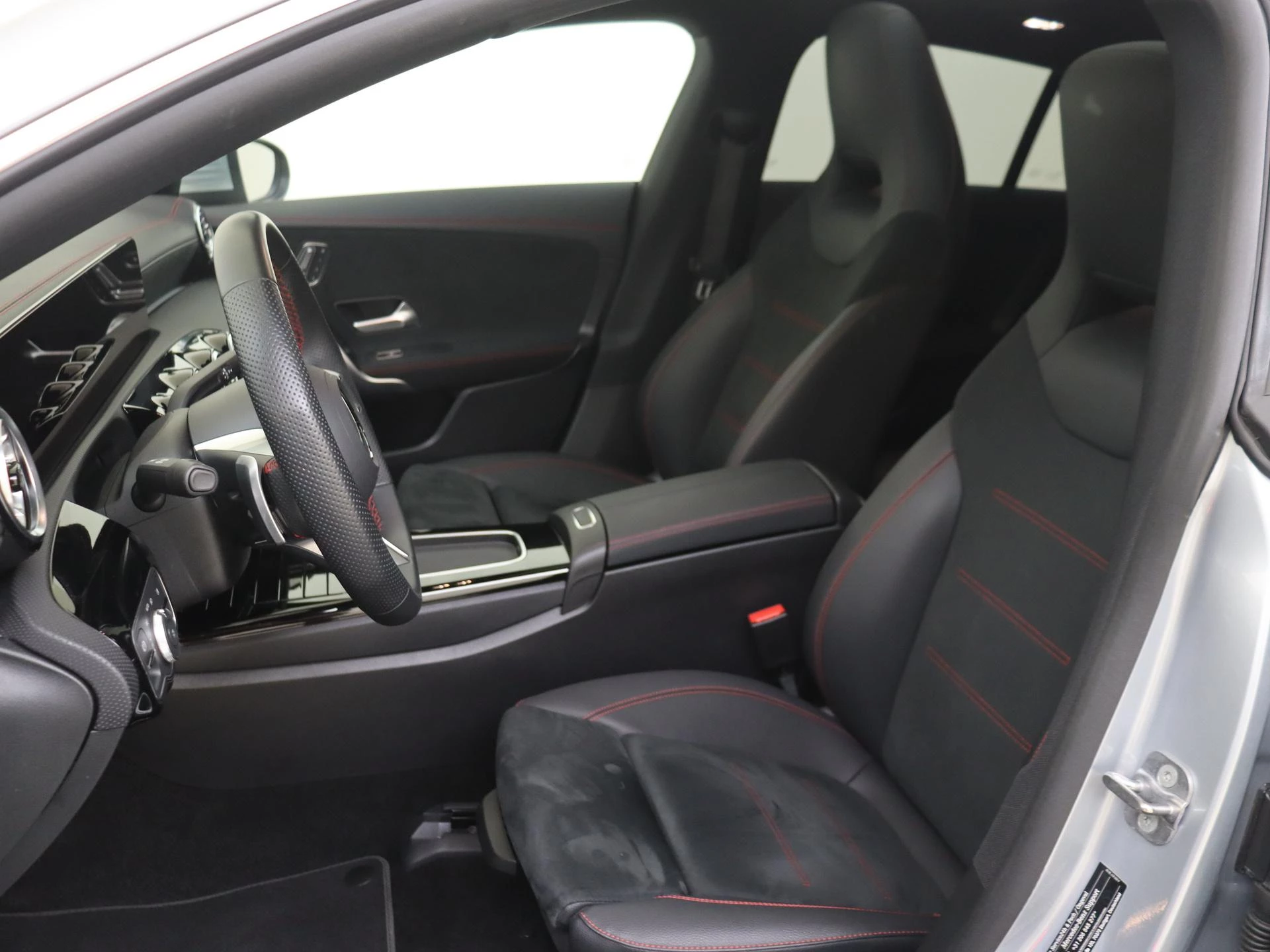Mercedes-Benz-CLA-image-11