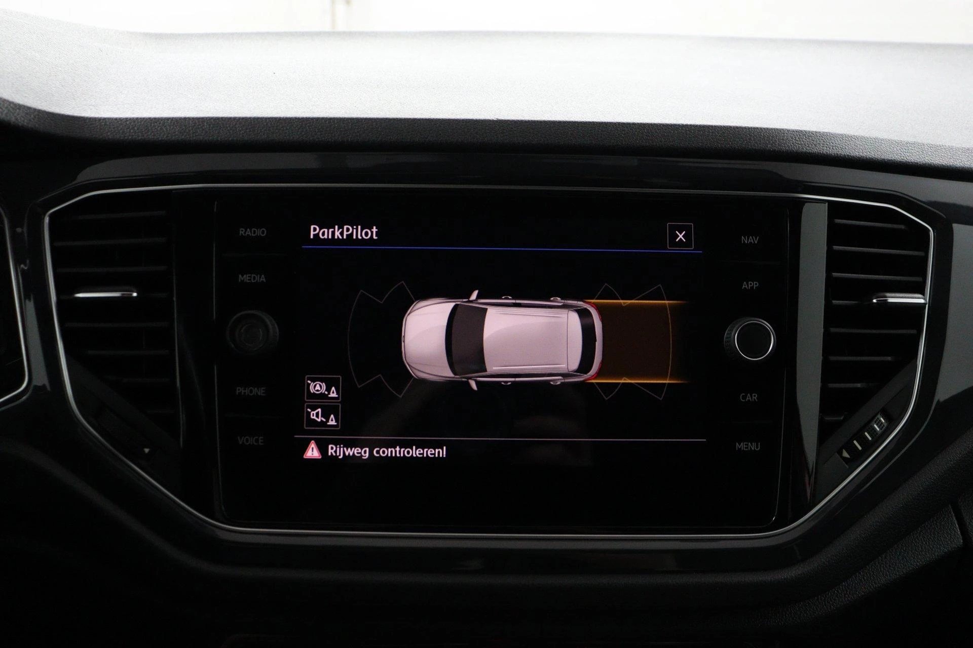 Volkswagen-T-Roc-image-8