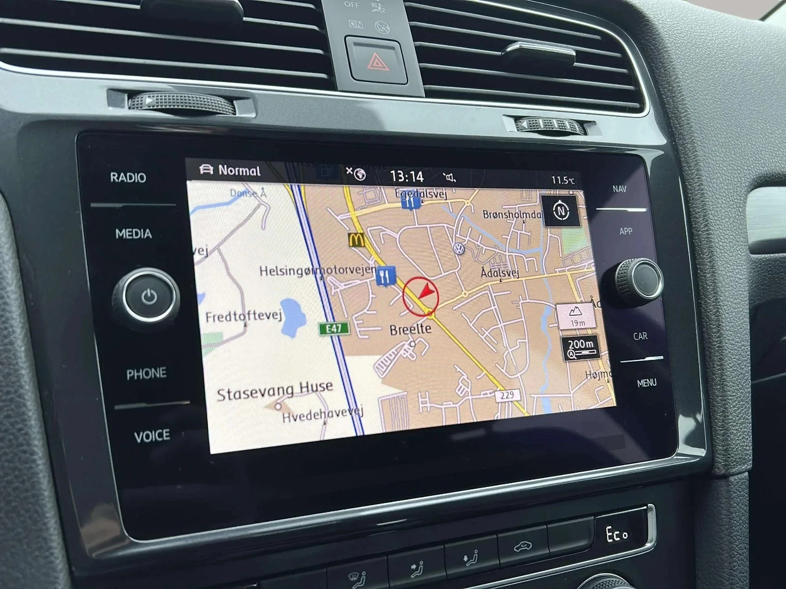 Volkswagen-e-Golf-image-17