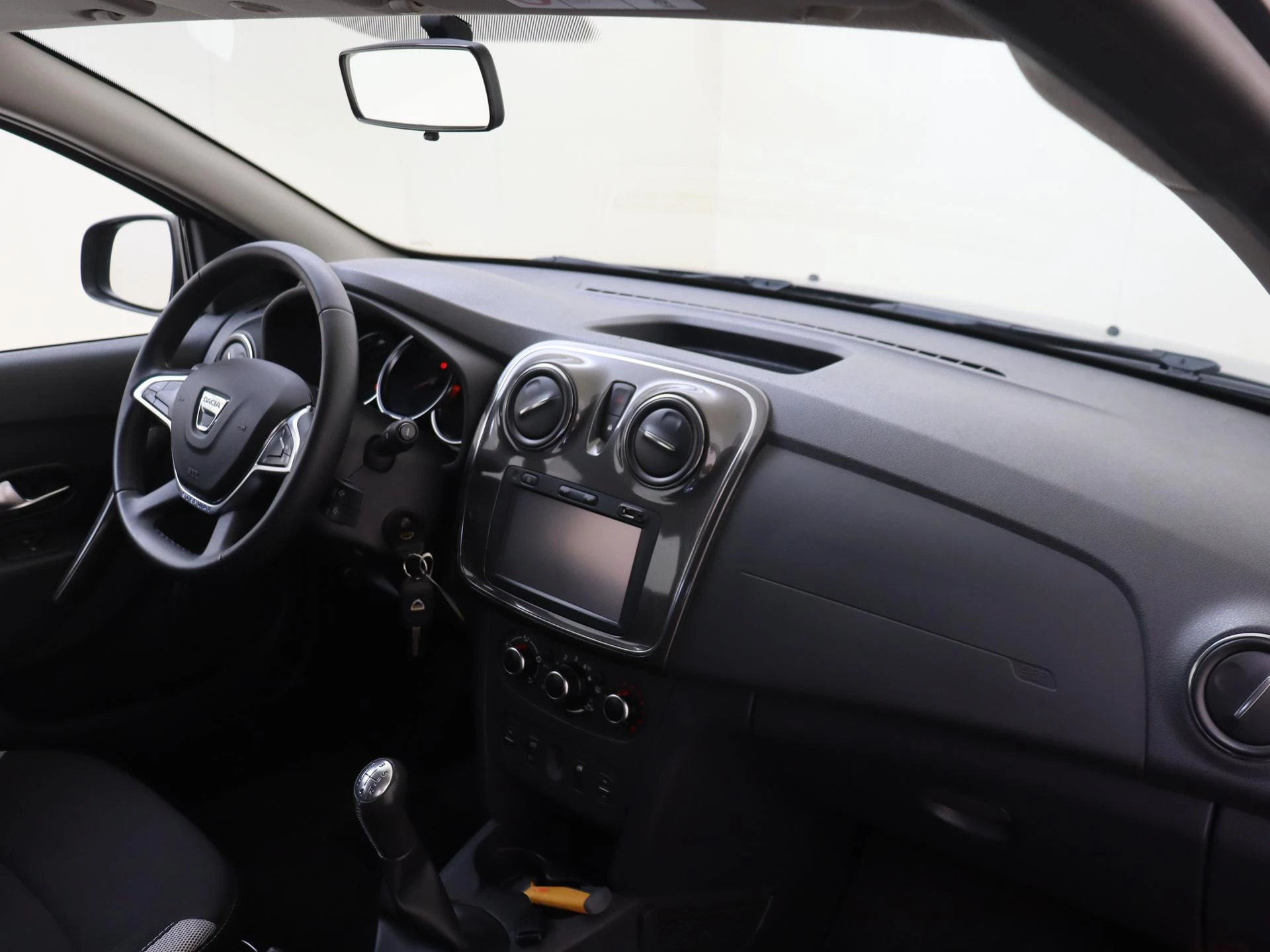 Dacia-Sandero Stepway-image-4