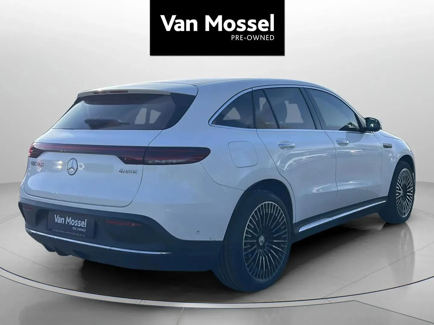 Mercedes-Benz-EQC-image-4