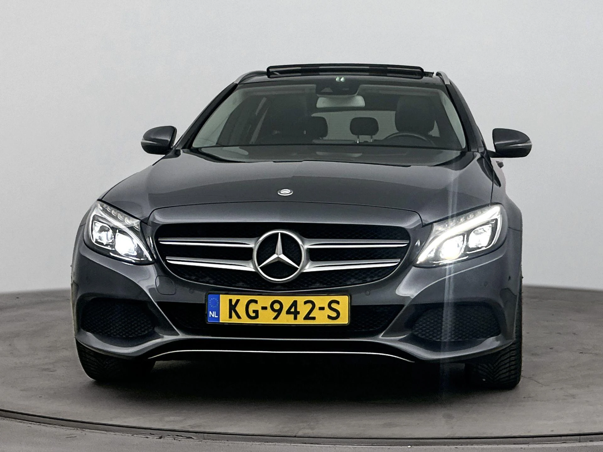Mercedes-Benz-C-Klasse-image-4