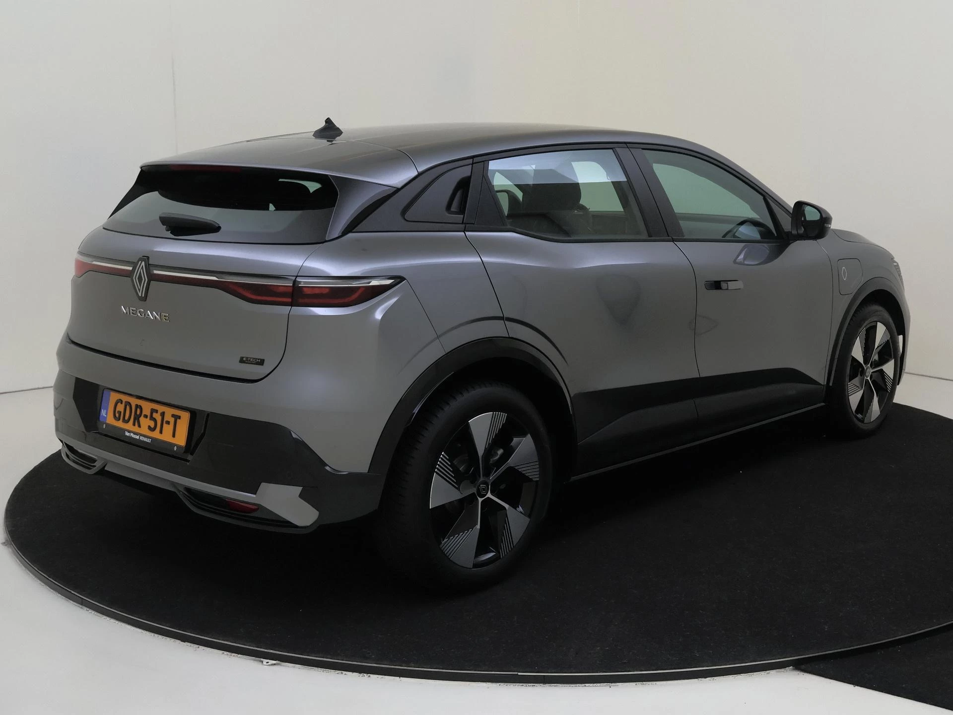 Renault-Megane E-Tech-image-3