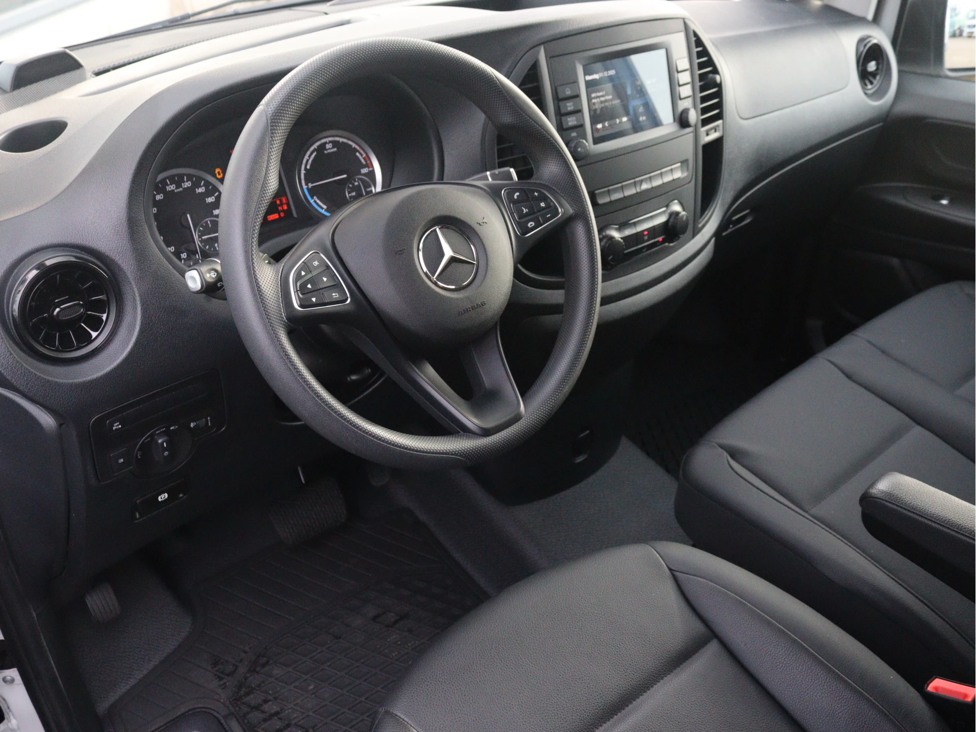 Mercedes-Benz-eVito-image-3