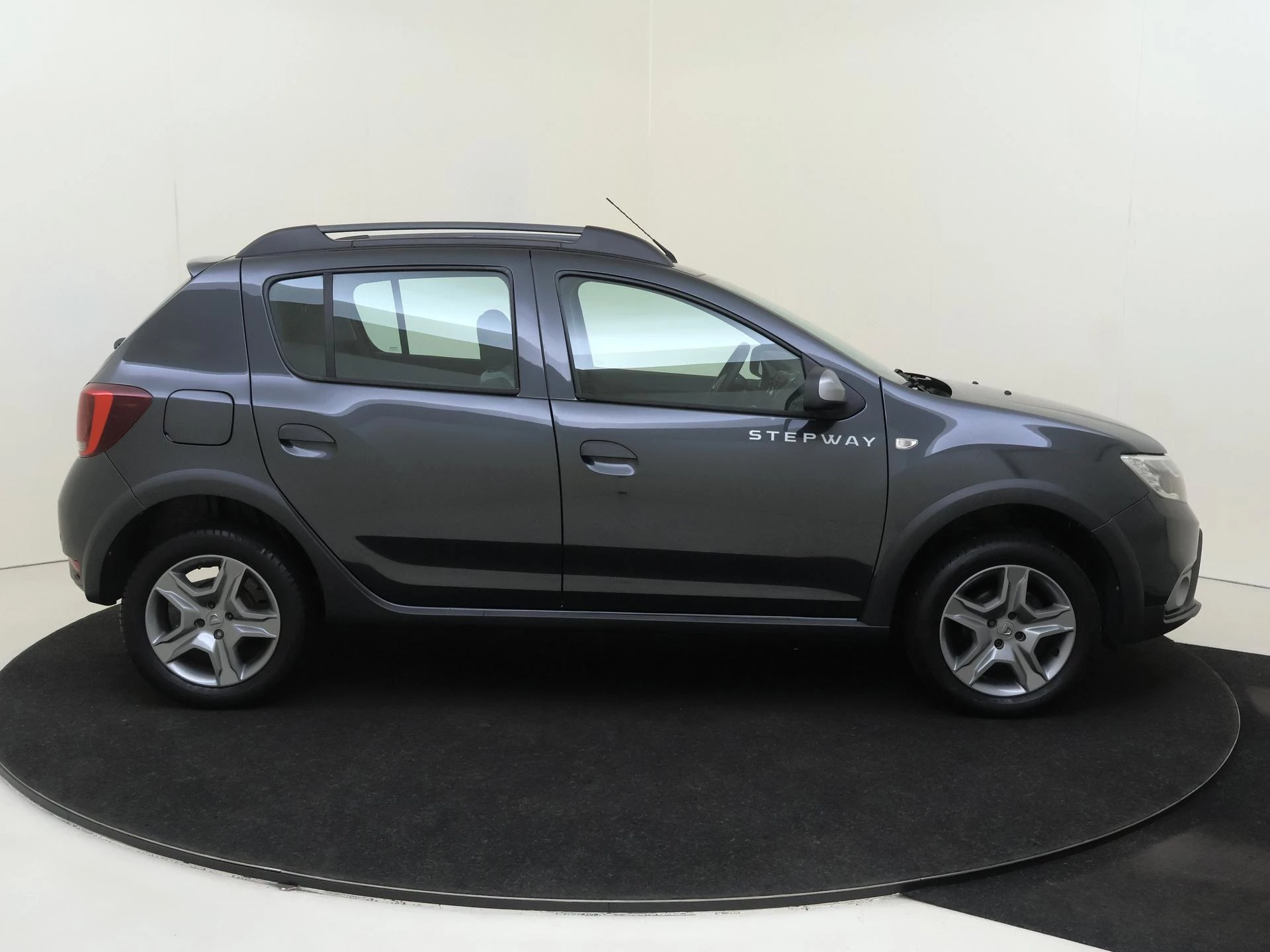 Dacia-Sandero Stepway-image-8