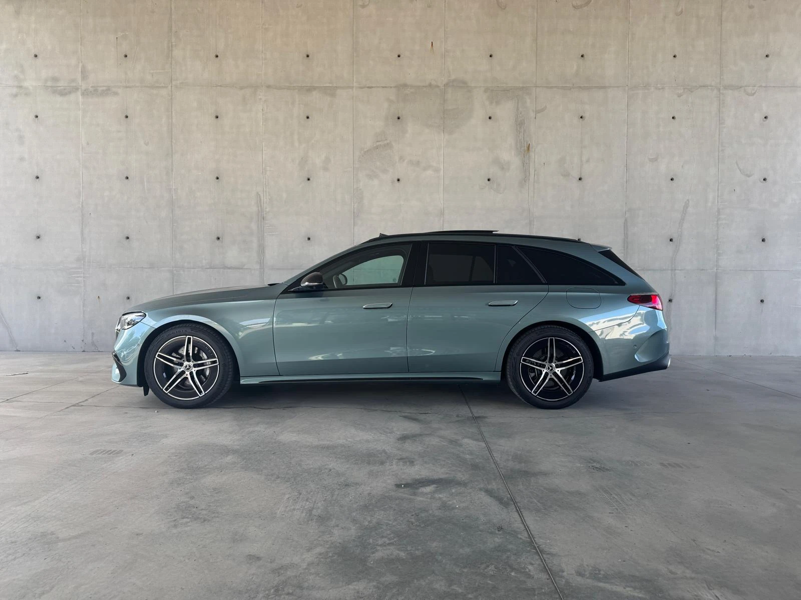 Mercedes-Benz-E-Klasse-image-3
