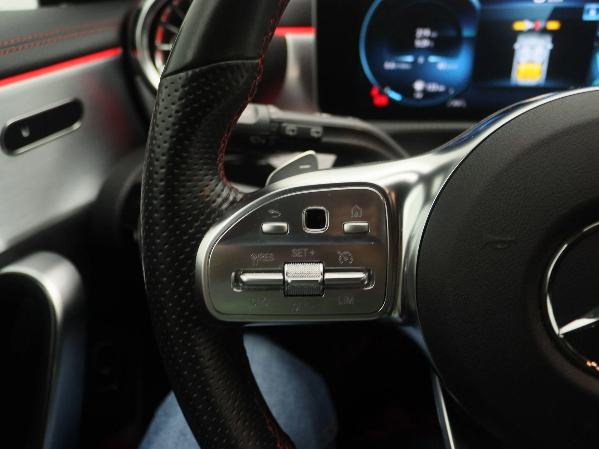Mercedes-Benz-CLA-image-16