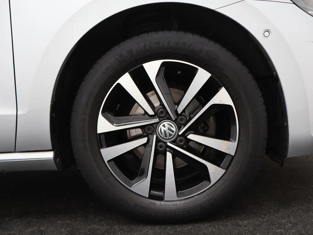 Volkswagen-Golf Sportsvan-image-8