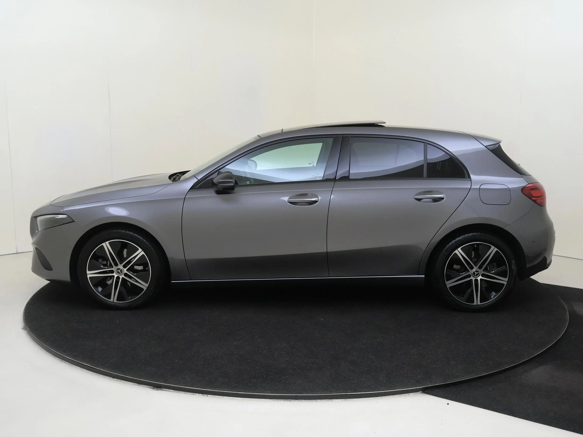 Mercedes-Benz-A-Klasse-image-7