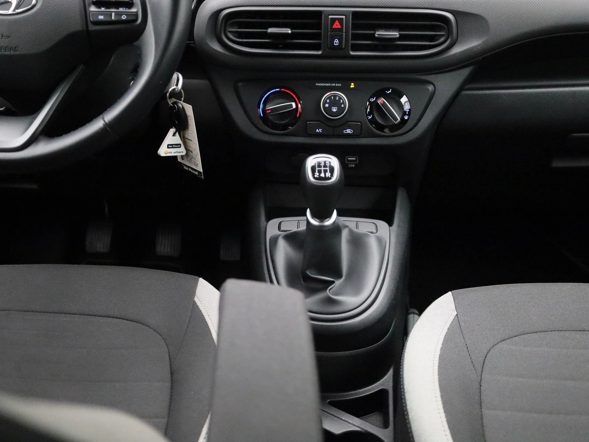 Hyundai-i10-image-8