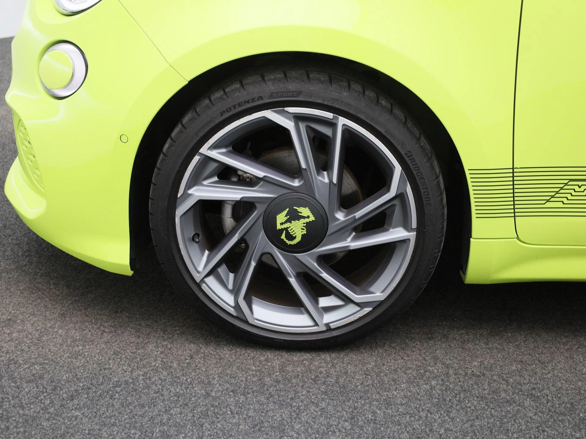 Abarth-500C-image-10