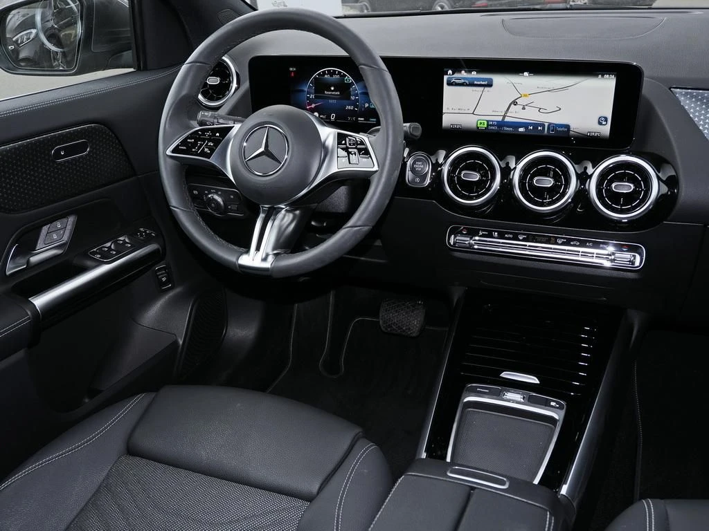Mercedes-Benz-GLA 200-image-9