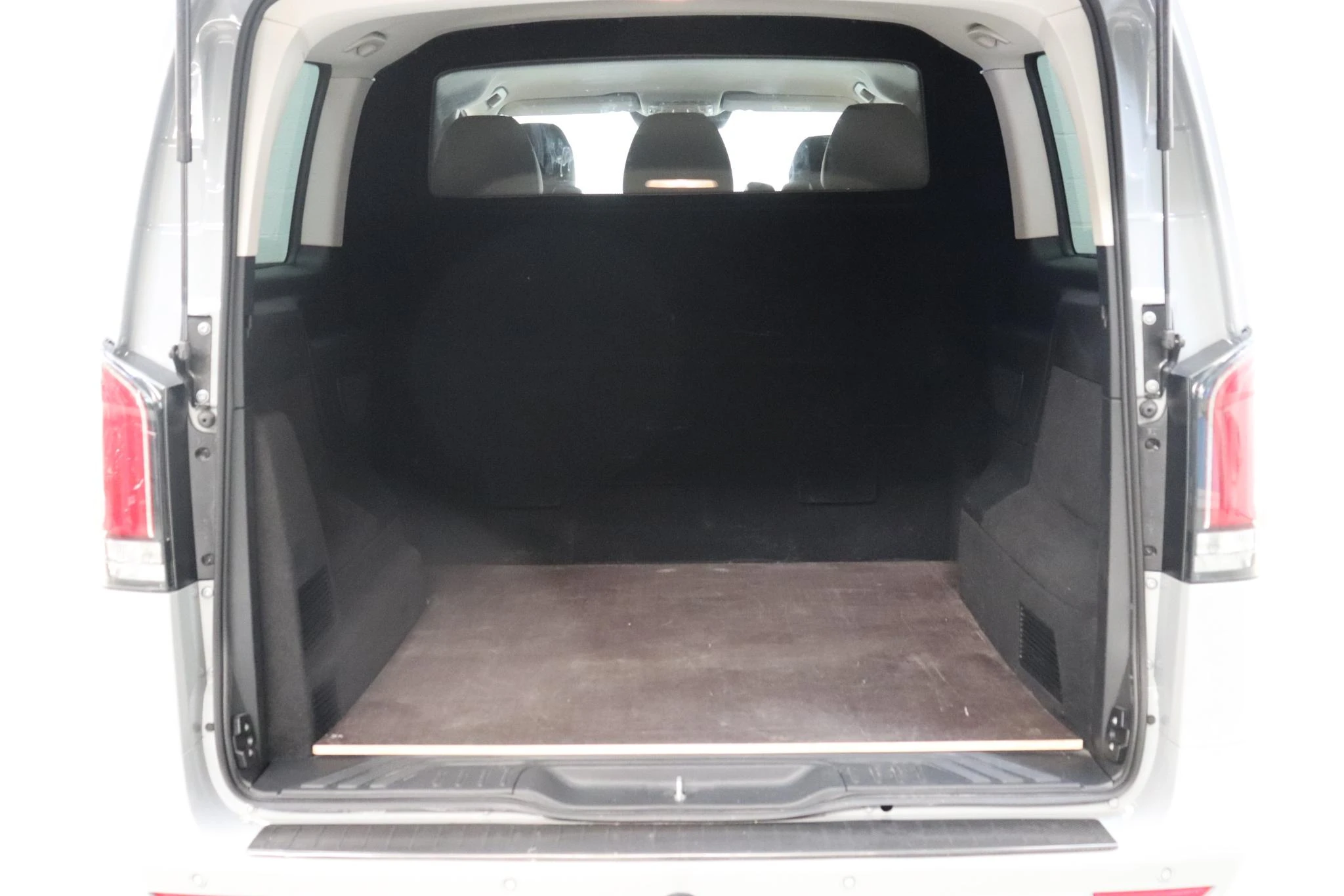 Mercedes-Benz-Vito-image-5