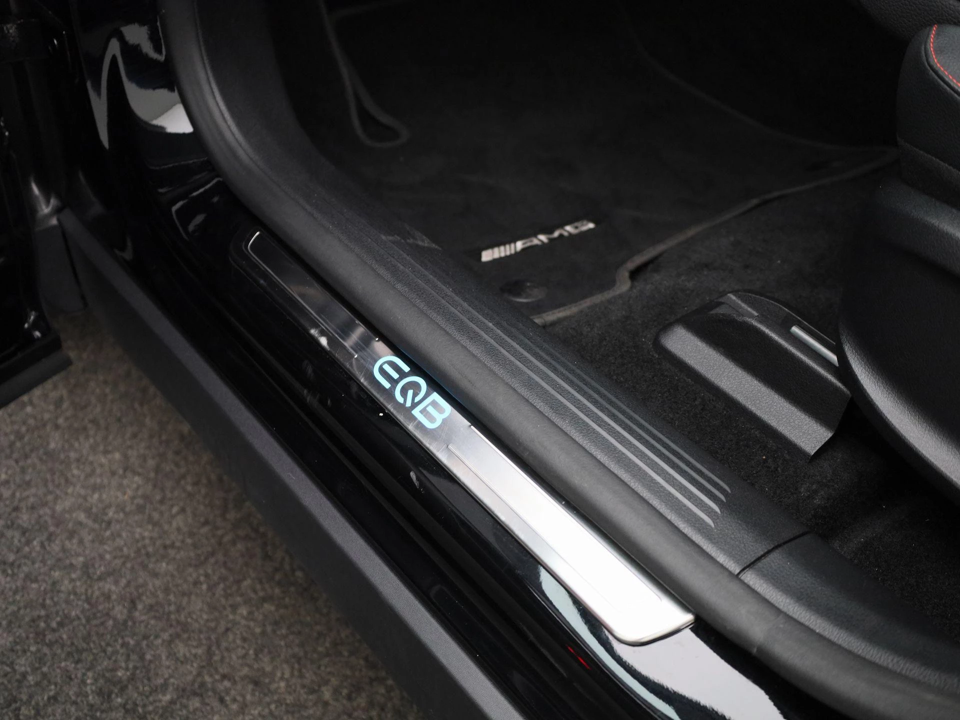 Mercedes-Benz-EQB-image-32