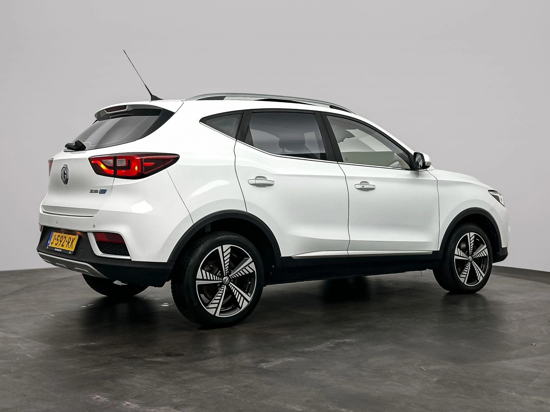 MG-ZS EV-image-3