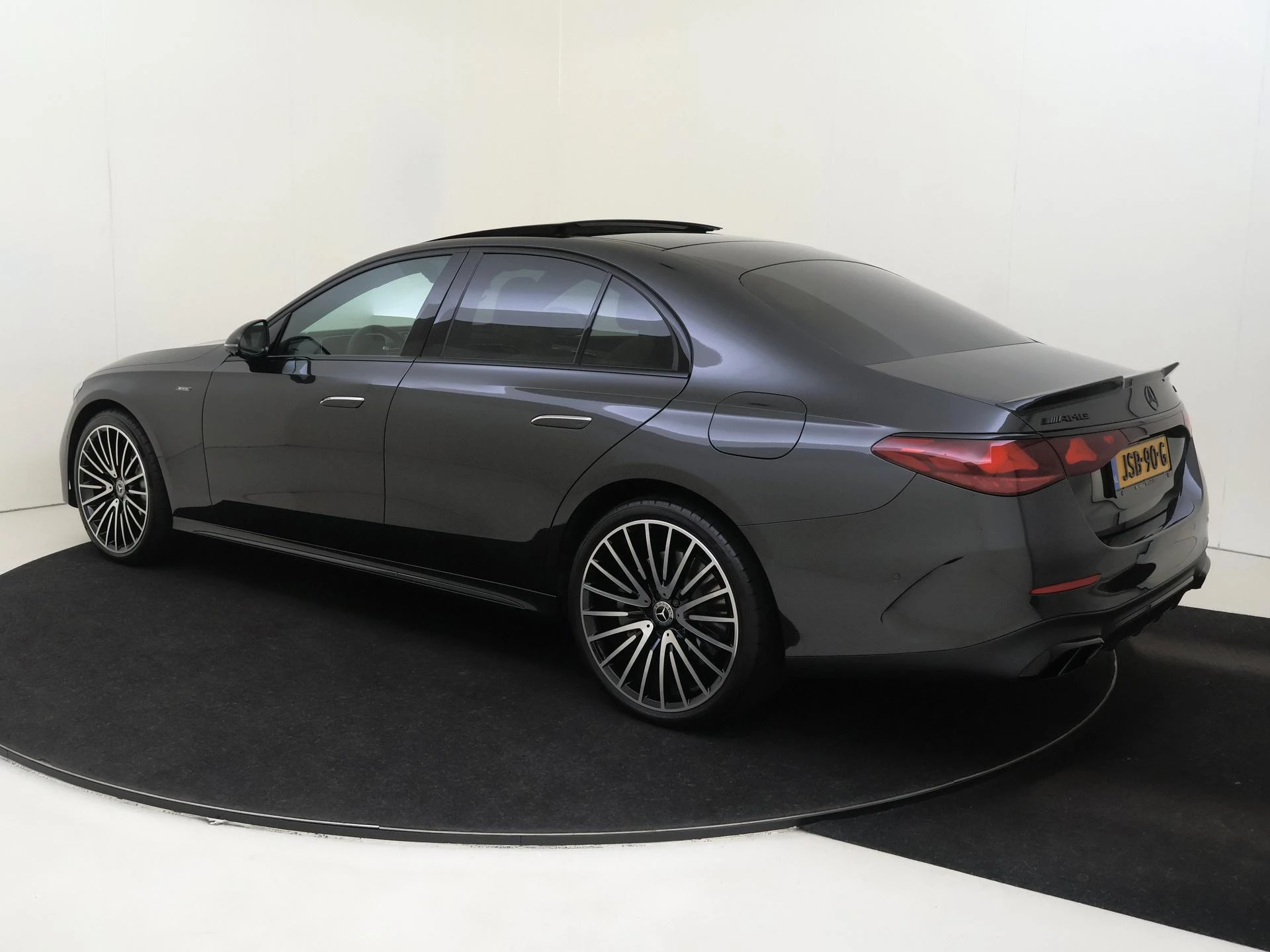 Mercedes-Benz E-Klasse 300 e AMG-Line
