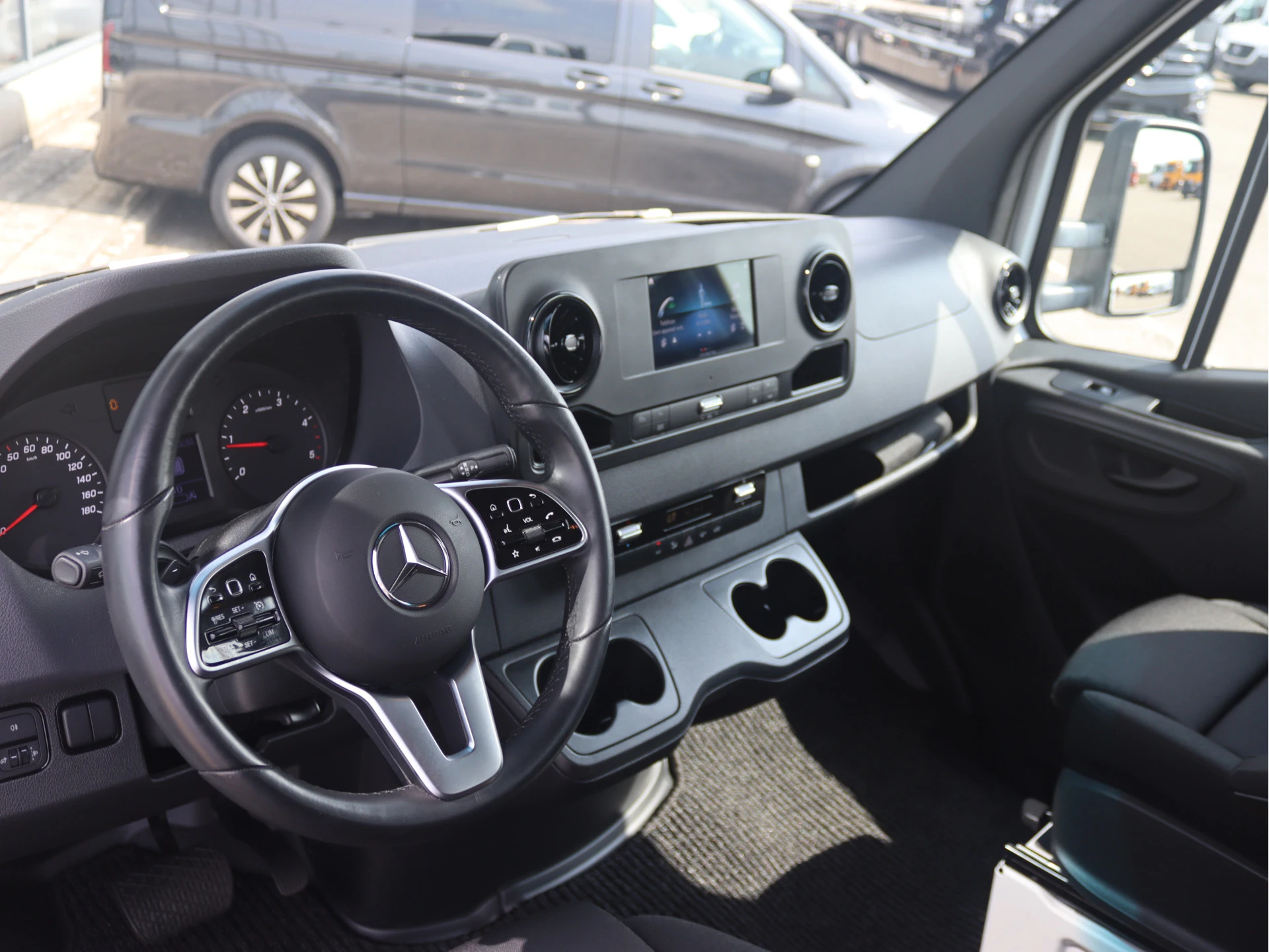 Mercedes-Benz-Sprinter-image-3