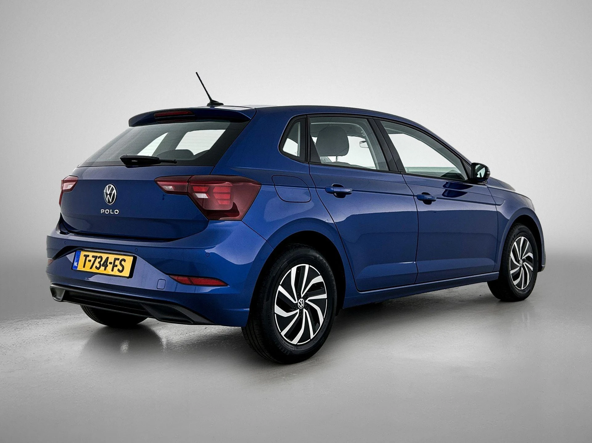 Volkswagen-Polo-image-3