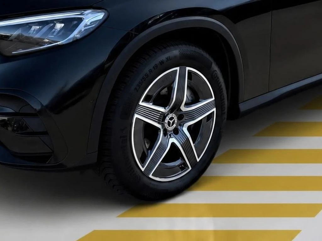 Mercedes-Benz-GLC 300 d-image-5