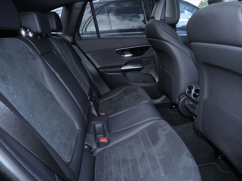Mercedes-Benz-GLC 220 d-image-13