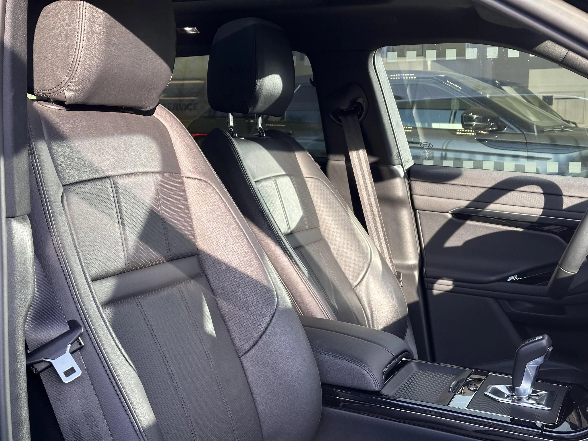 Land Rover-Range Rover Evoque-image-3