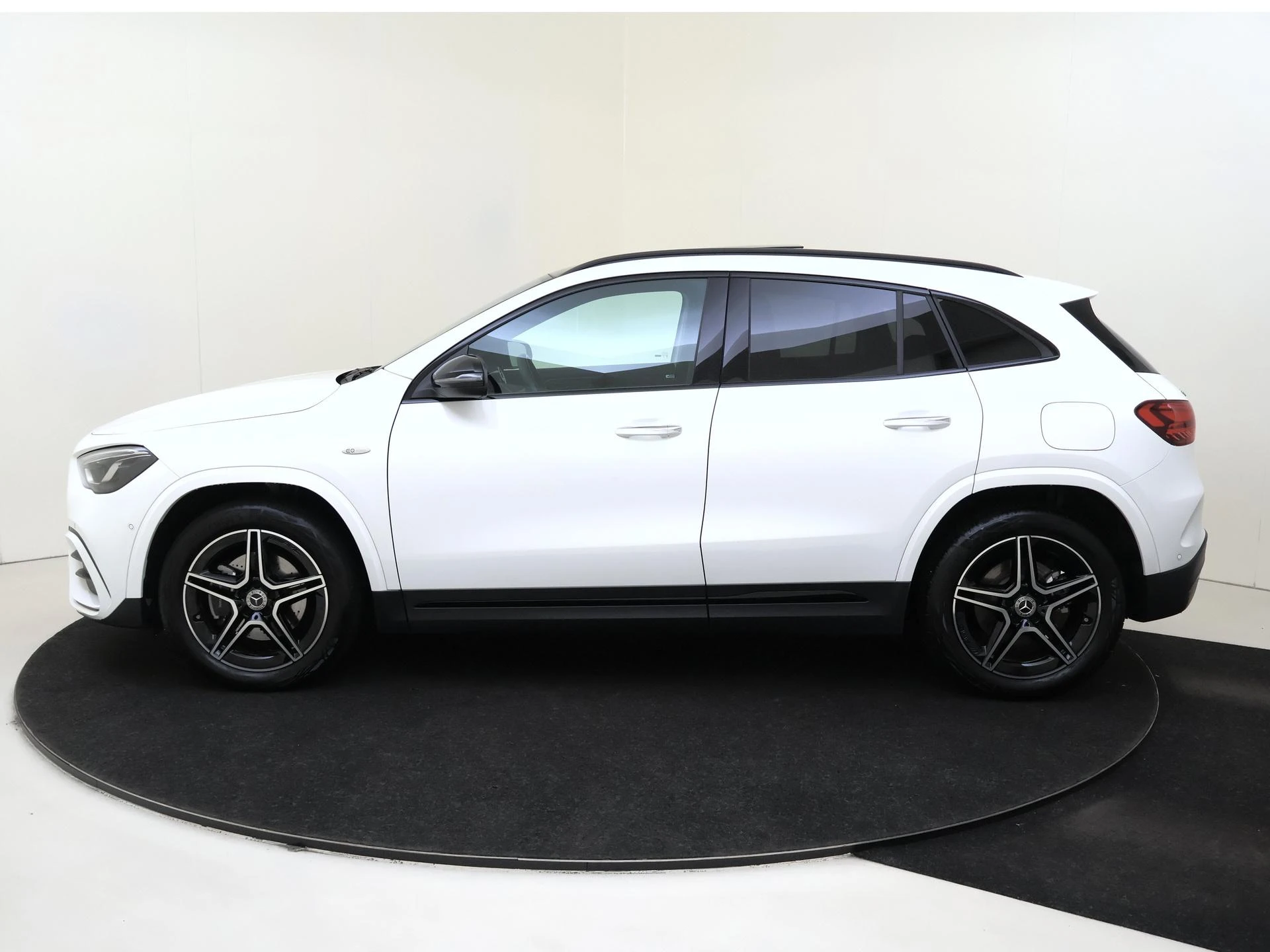 Mercedes-Benz-GLA-image-7