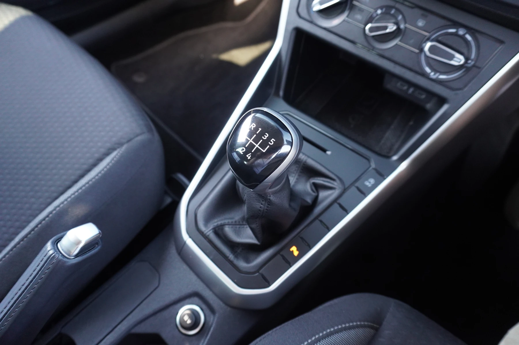 Volkswagen-Polo-image-18