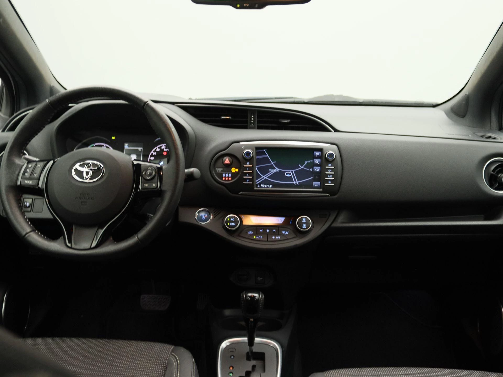 Toyota-Yaris-image-7