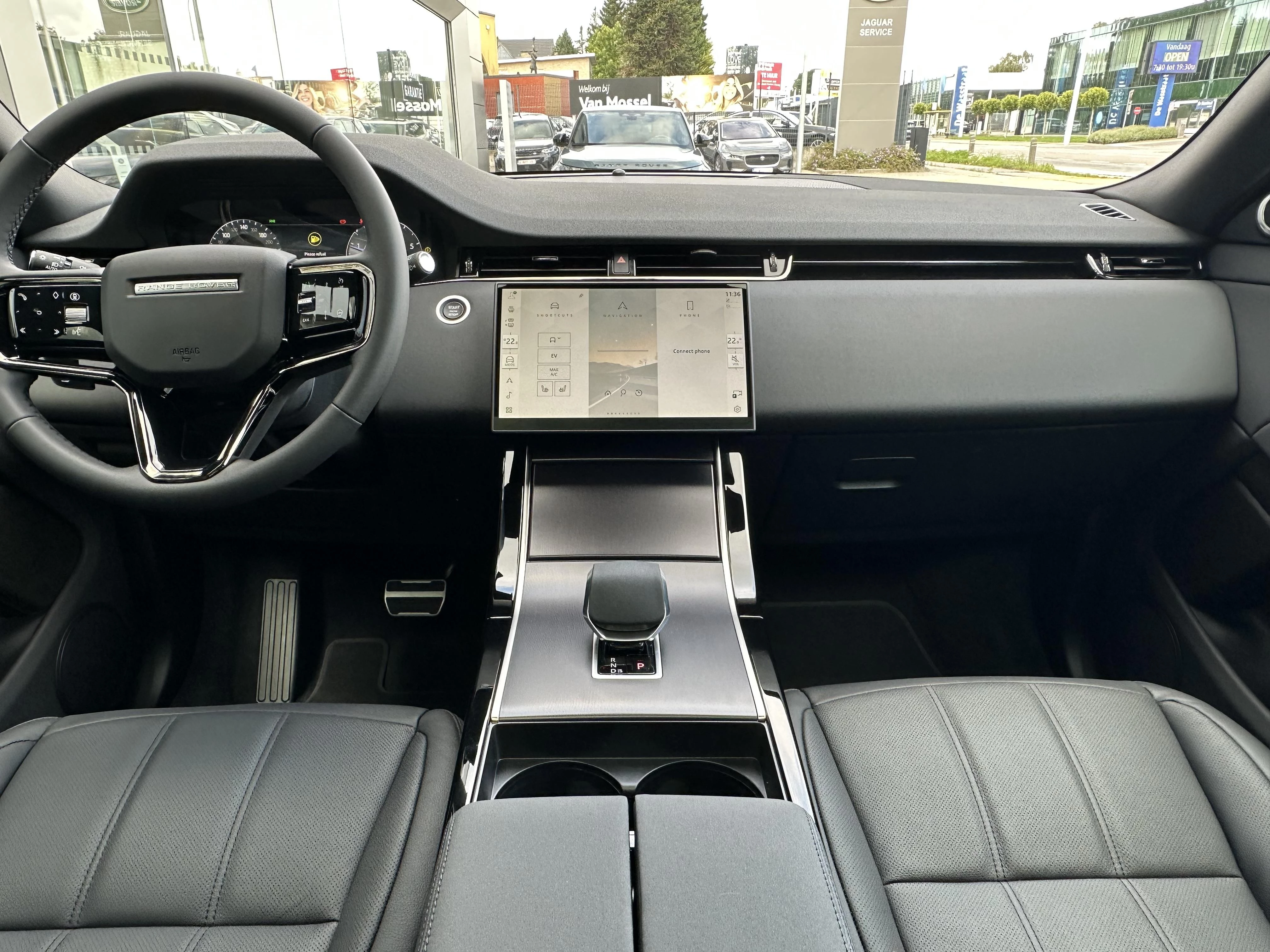 Land Rover-Range Rover Evoque-image-11