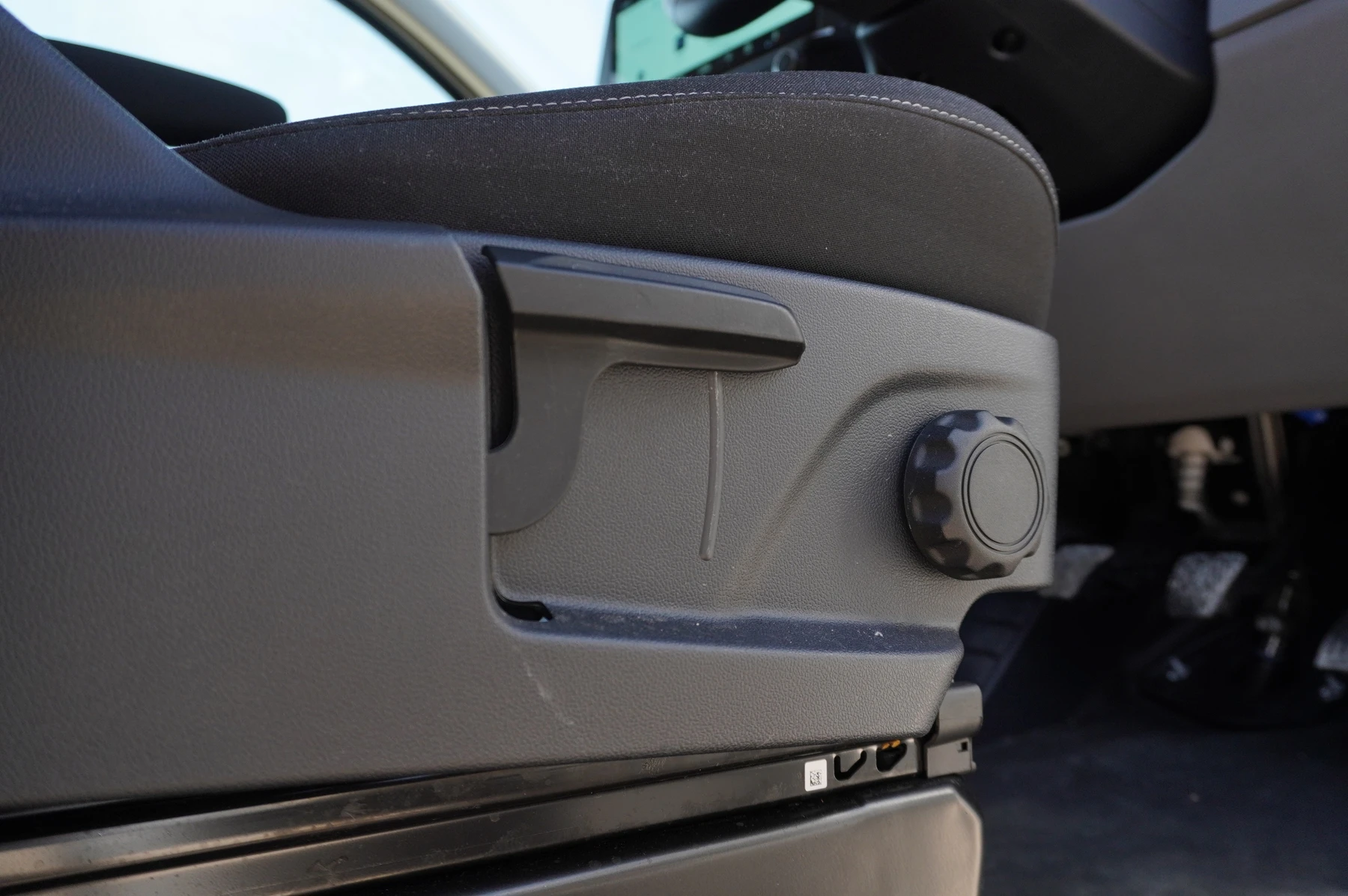 Volkswagen-Transporter-image-40