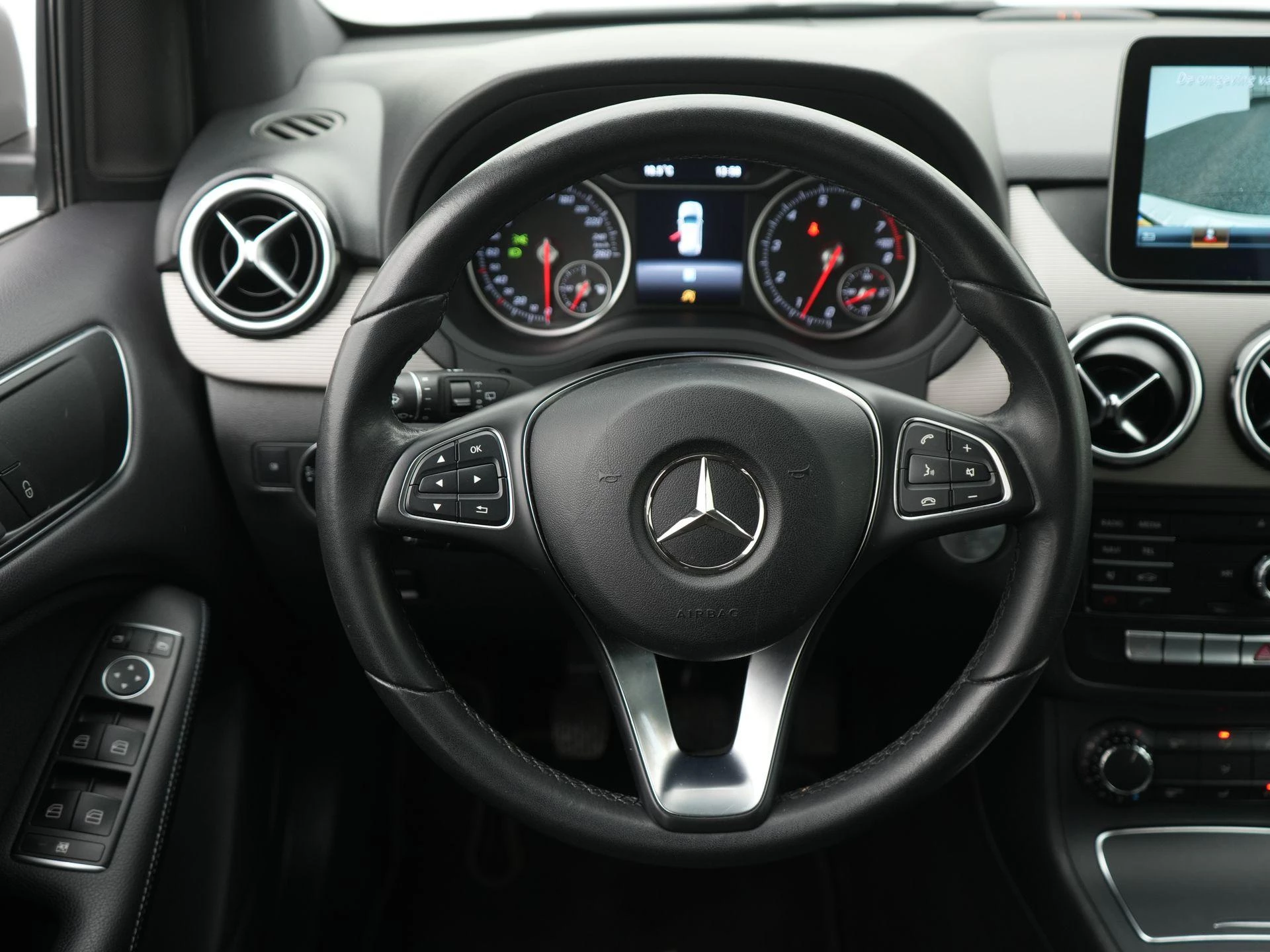 Mercedes-Benz-B-Klasse-image-7