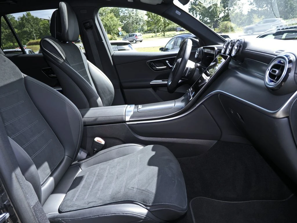 Mercedes-Benz-GLC 220 d-image-11