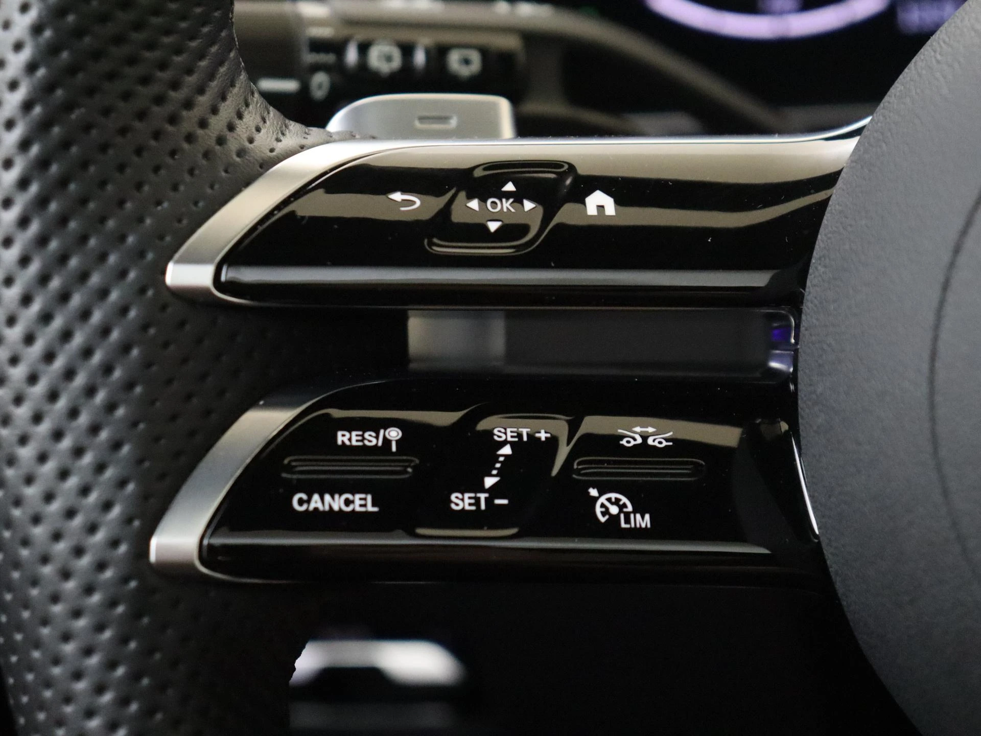 Mercedes-Benz-GLC-image-12