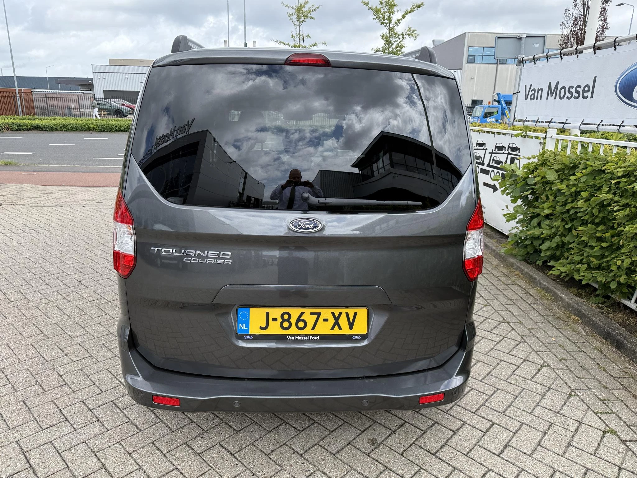 Ford Tourneo Courier 1.0 100pk Titanium