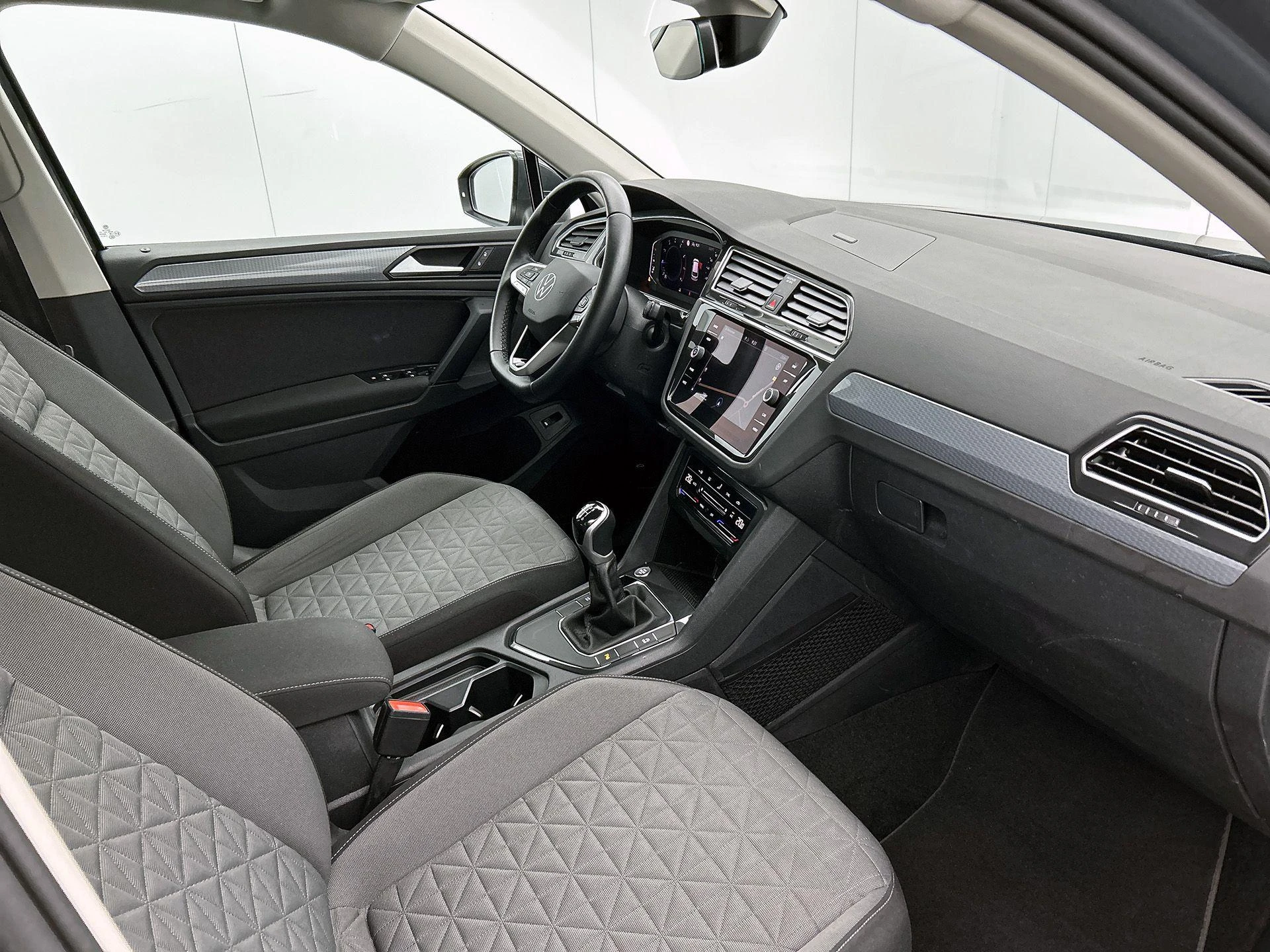 Volkswagen-Tiguan-image-19