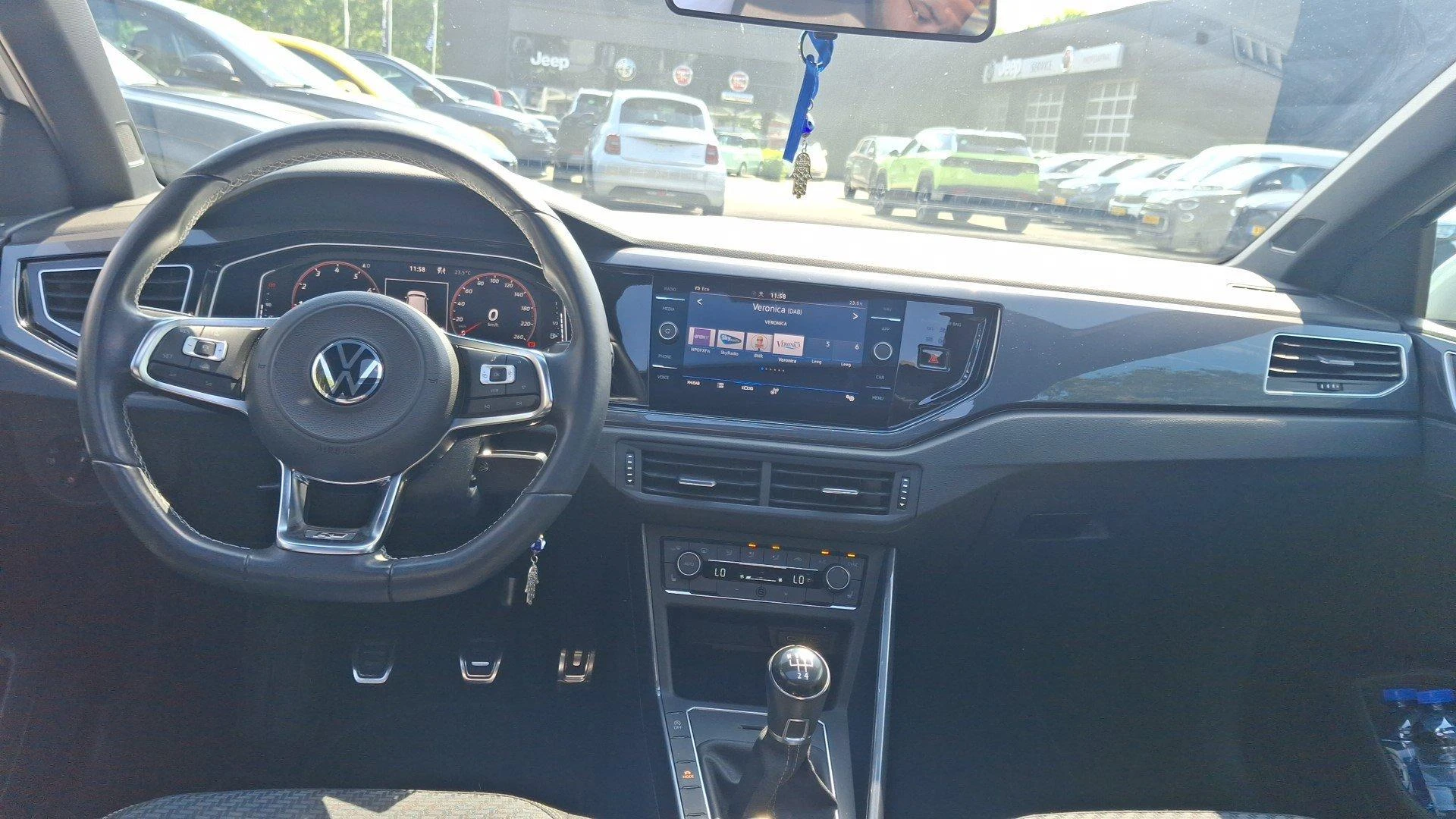 Volkswagen-Polo-image-7