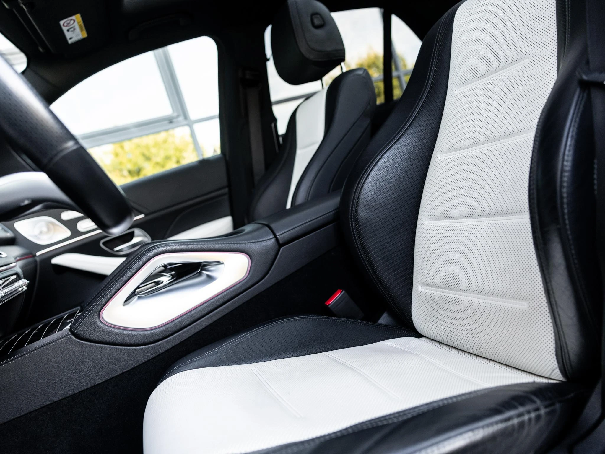 Mercedes-Benz-GLE-image-41