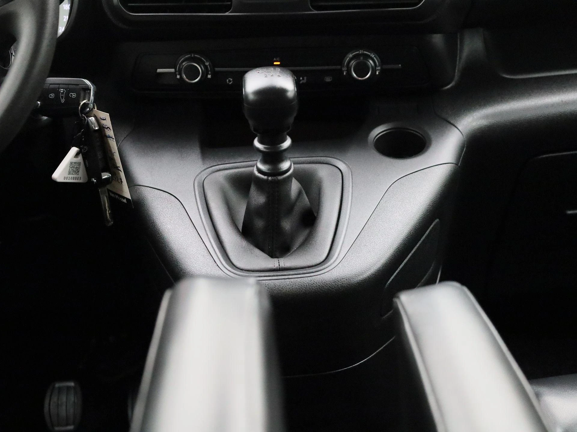 Opel-Combo Life-image-9
