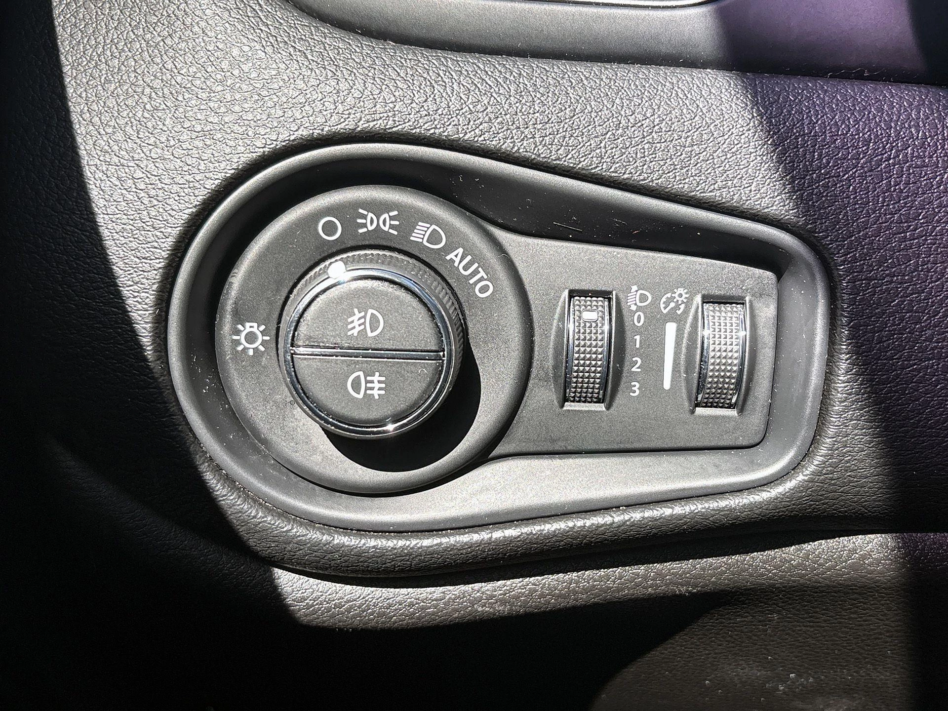 Jeep-Renegade-image-21