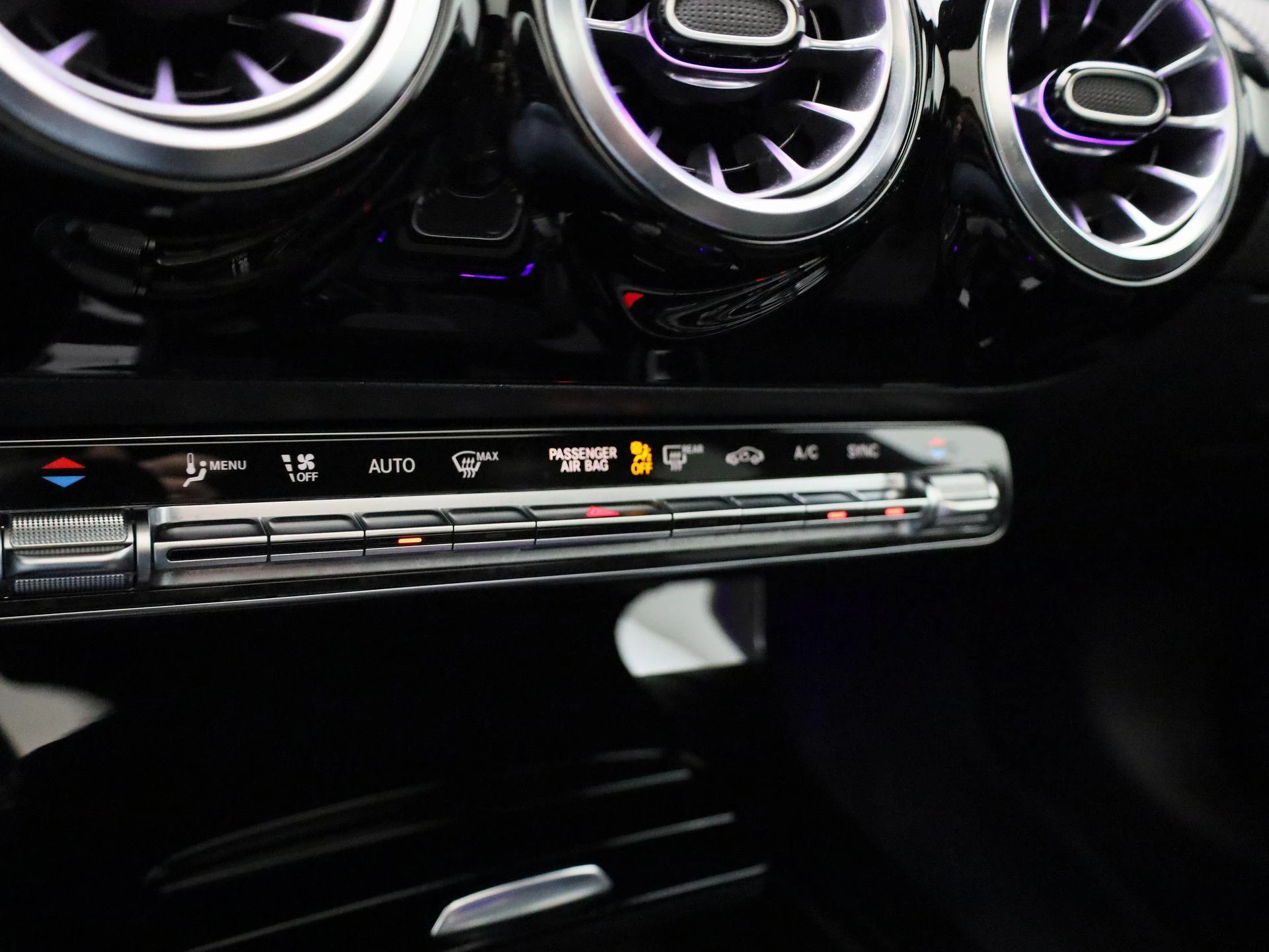 Mercedes-Benz-CLA-image-24