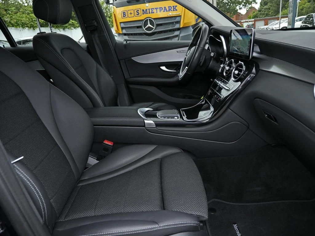 Mercedes-Benz-GLC 300 de-image-12