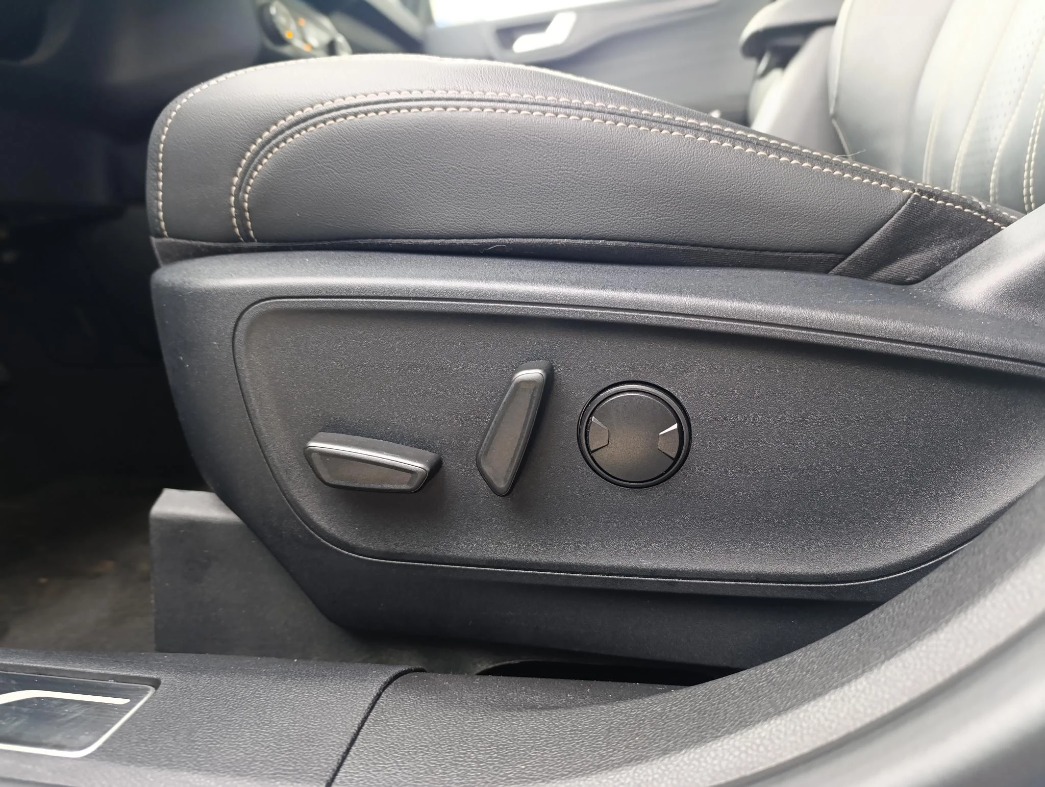 Ford-Kuga-image-21