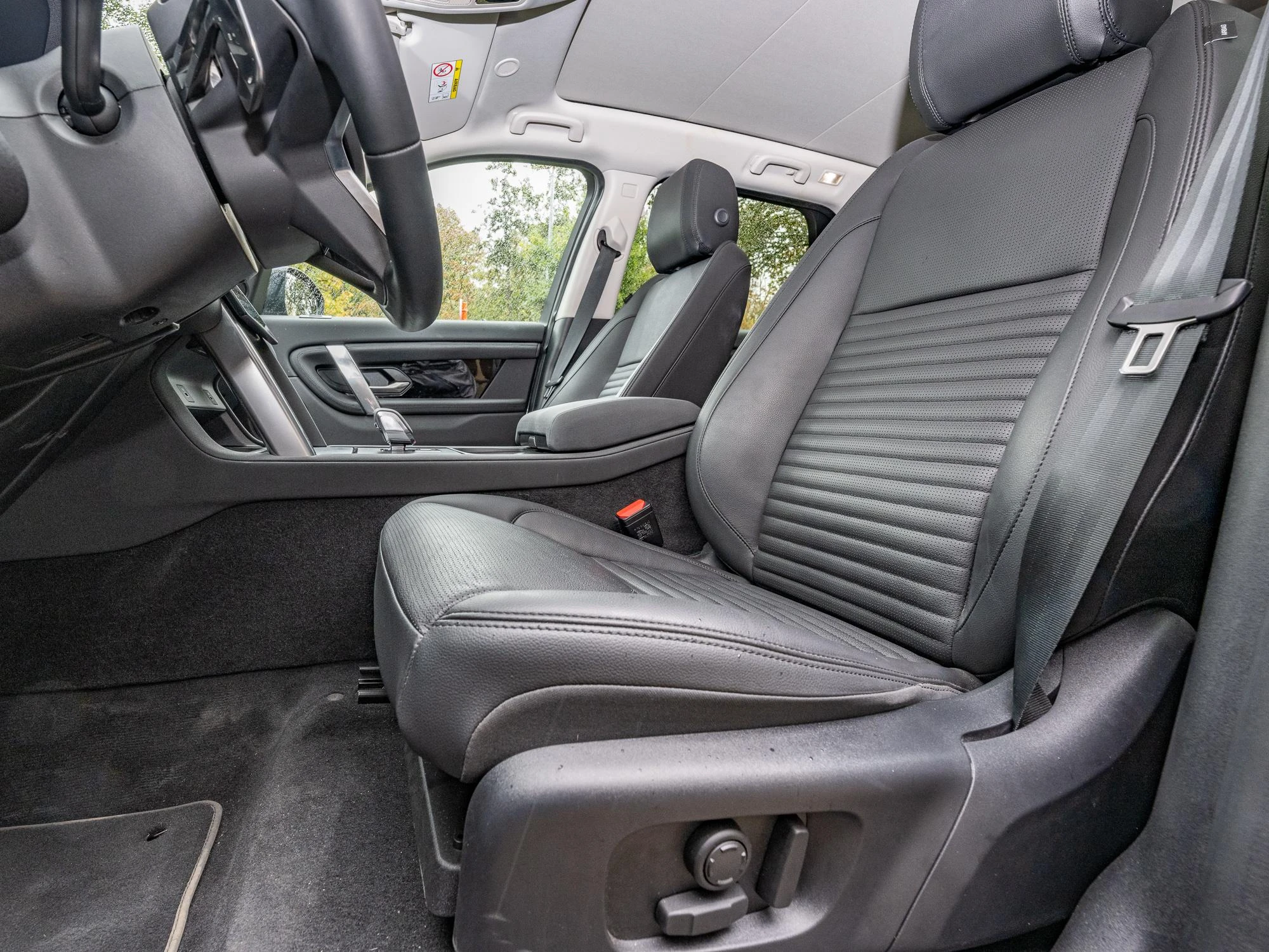 Land Rover-Discovery Sport-image-13