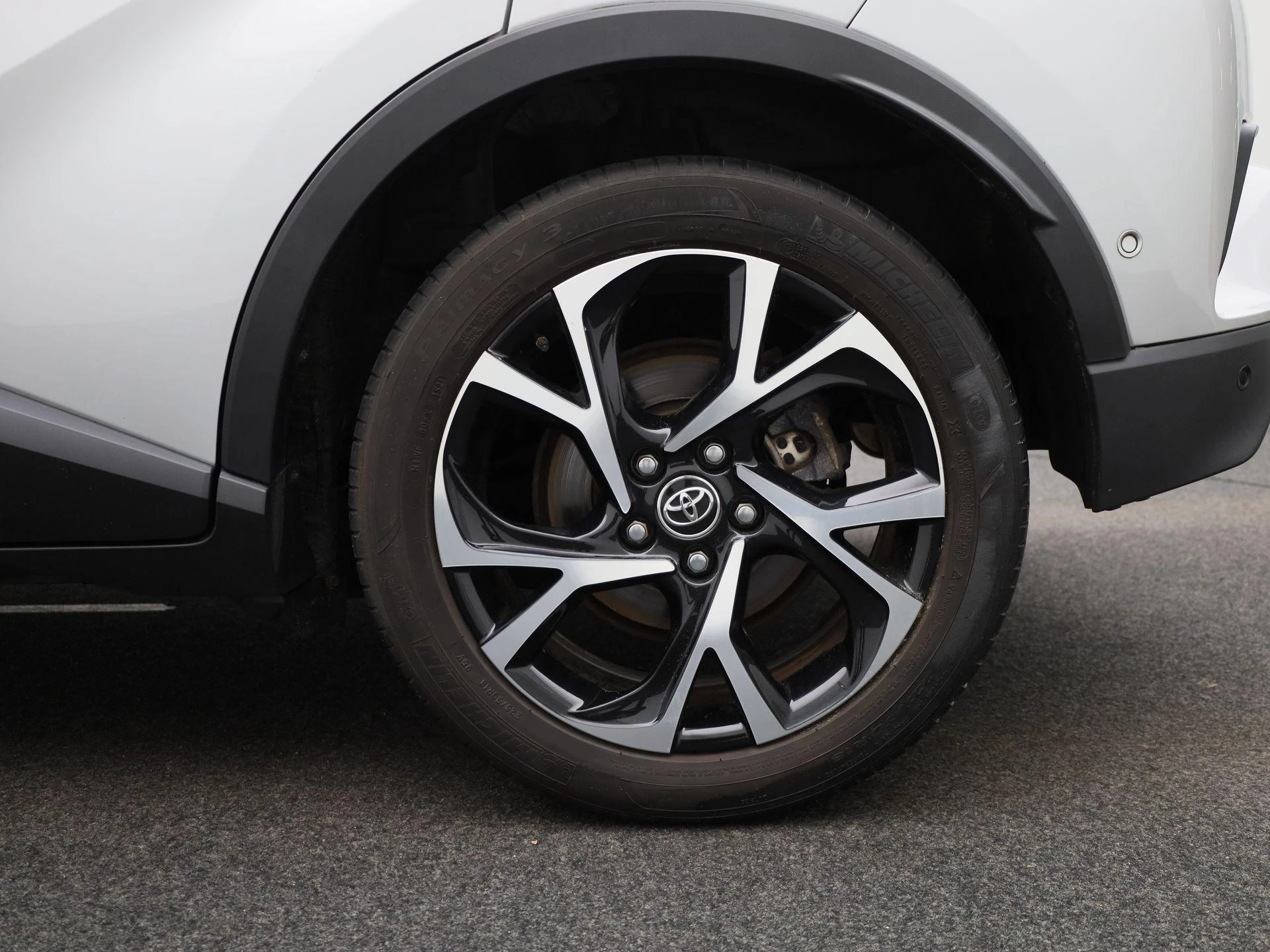 Toyota-C-HR-image-12